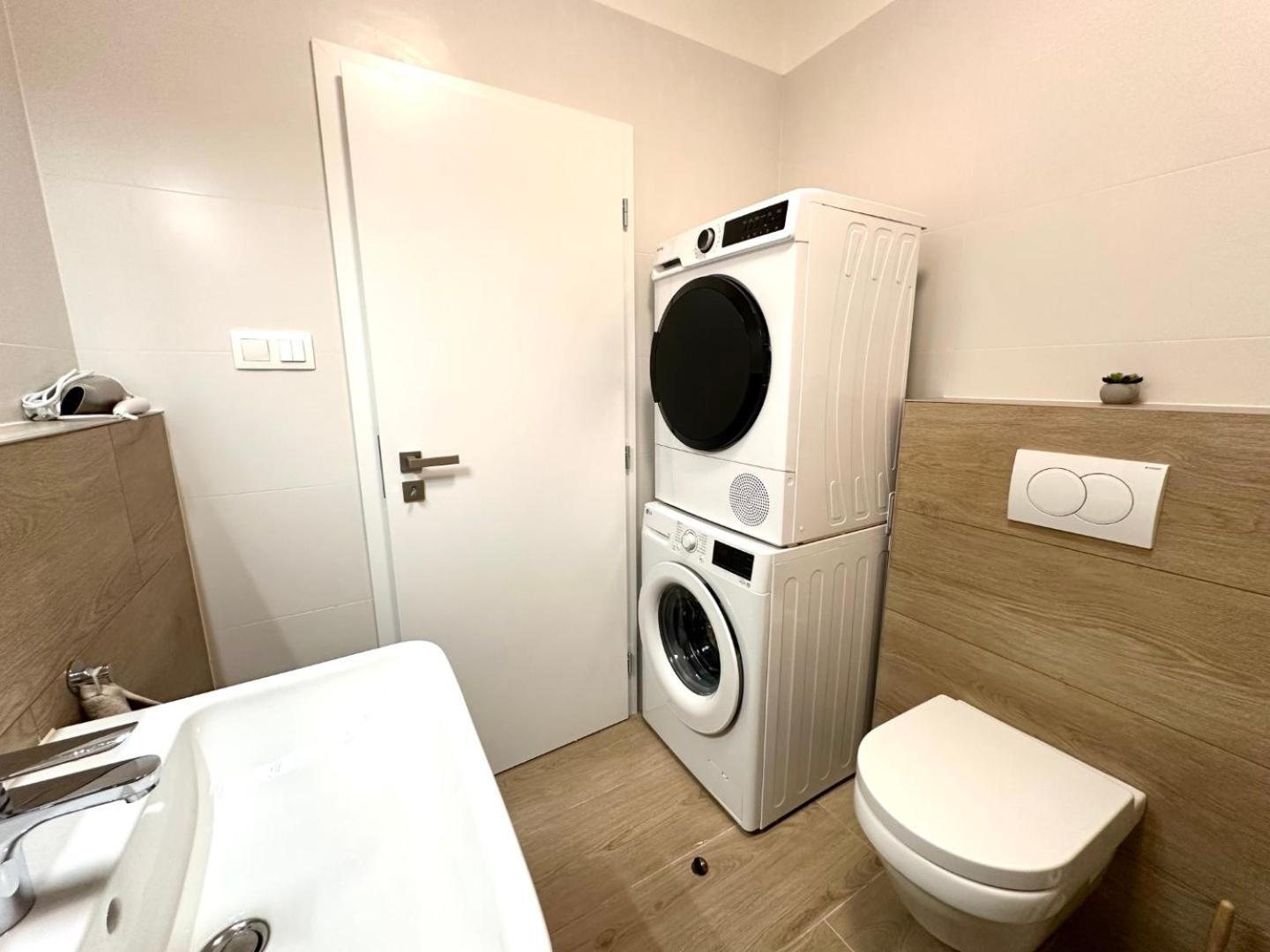 2 Room Apartment, New Building, Balcony, 208 Rovinka ภายนอก รูปภาพ