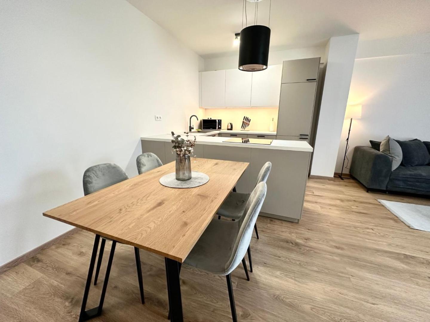 2 Room Apartment, New Building, Balcony, 208 Rovinka ภายนอก รูปภาพ