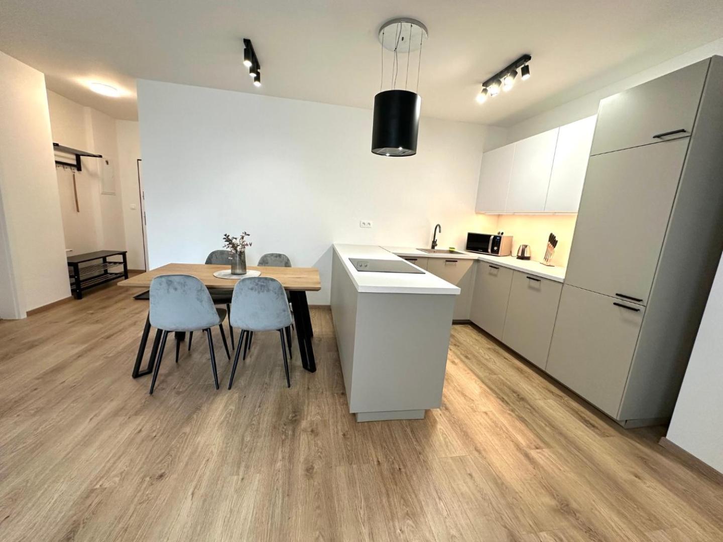 2 Room Apartment, New Building, Balcony, 208 Rovinka ภายนอก รูปภาพ