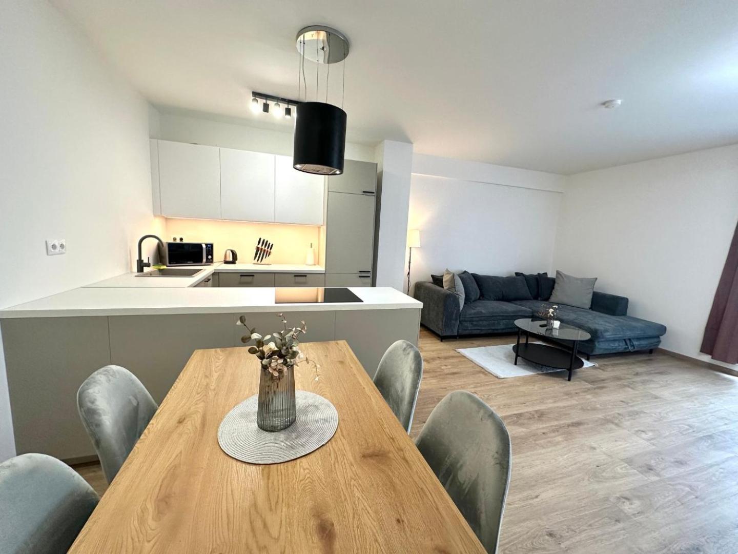 2 Room Apartment, New Building, Balcony, 208 Rovinka ภายนอก รูปภาพ