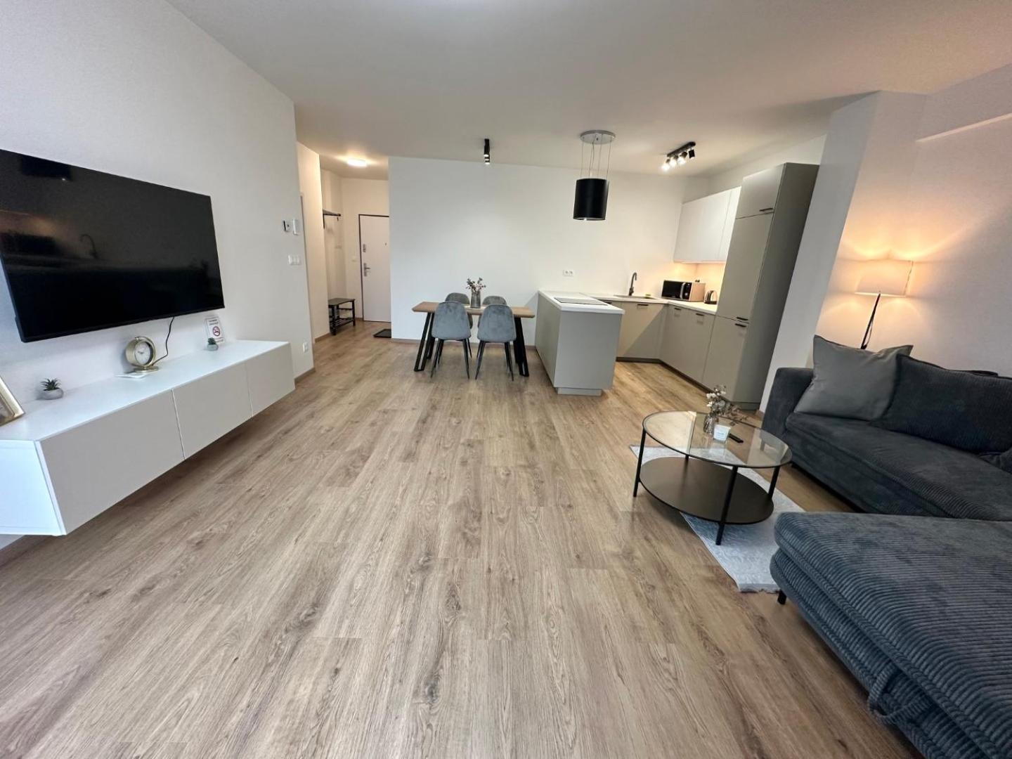2 Room Apartment, New Building, Balcony, 208 Rovinka ภายนอก รูปภาพ